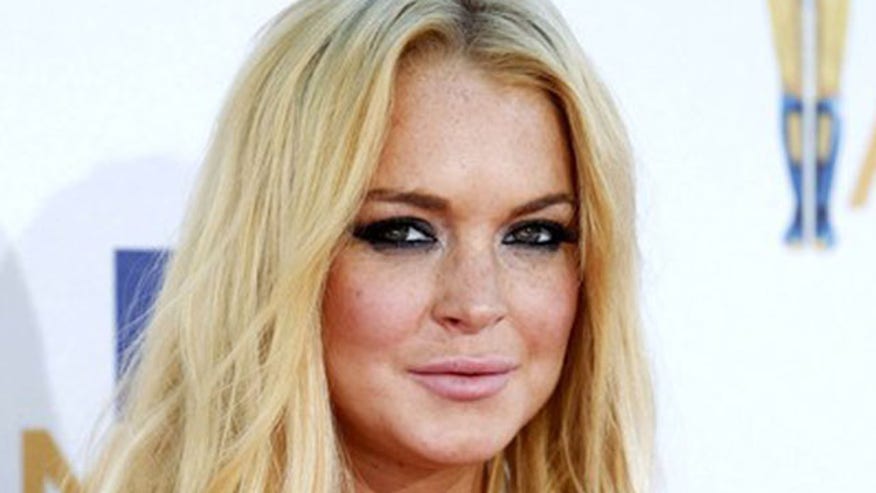 Lindsay Lohan Blond Pouts 640
